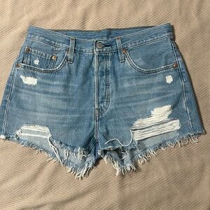 Levi’s 501 distressed shorts W29